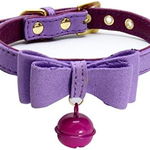 Guler cu papion si clopotel pentru caini Mcdobexy, piele PU/metal/ textil, mov/auriu,XS, 22-28 cm