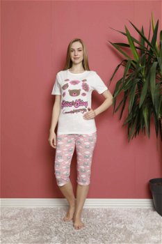 Pijama Dama cu imprimeu urs tricou alb si pantaloni roz trei sferturi PJD084, 