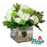 Aranjament cu hortensie alba, hypericum verde, trandafiri albi, santini verde de masa pentru nunta, Floria