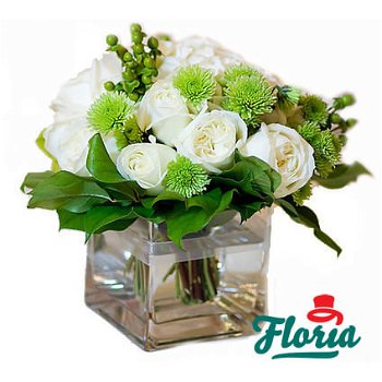 Aranjament cu hortensie alba, hypericum verde, trandafiri albi, santini verde de masa pentru nunta, Floria