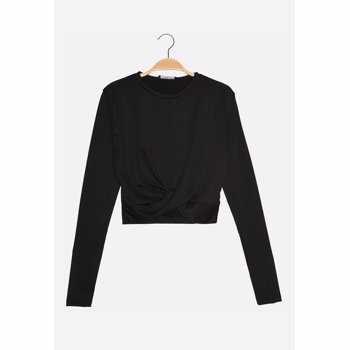 Bluza crop cu model cu nod