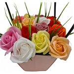 Aranjament floral deosebit 15 trandafiri cutie roz, flori de sapun, 