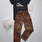 Pijama dama ieftina bumbac lunga cu pantaloni animal print si tricou negru cu imprimeu Tenis Just like this