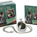 Harry Potter Locket Horcrux Kit and Sticker Book (Harry Potter miniaturi Running Press)