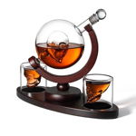 Set pentru Cognac, Whiskey, Sticla-decantor model Cap de Mort si 2 pahare, ramy