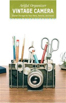 Artful Organizer: Vintage Camera: Stylish Storage for Your Pens