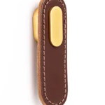 Maner, buton Oblong din piele maro pentru mobilier, cu ornament finisaj auriu periat, L:70 mm, Viefe