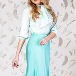 Bluza alba cu imprimeu mint girafa si guler tip esarfa