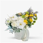 Cutie cu pampas si orhidee, trandafiri, hortensia, viburnum, frezii galbenae, bujori albi, Floria