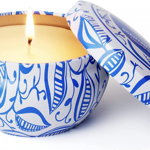 Lumanare parfumata La Jolíe Muse, ceara de soia, alb/albastru, 7,8 x 9,3 cm, 