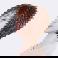 Peruca din par sintetic, tunsa scurt in scari ?i cu breton, amestec de culori, Neer