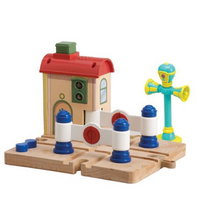 Nou! Chuggington Lemn - Trecere la Nivel CHUGG56800, Tomy