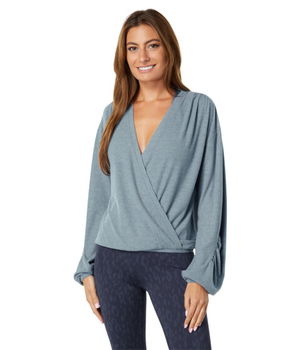 Imbracaminte Femei THRIVE SOCIETE Ruched Surplice Pullover Heather Moonlight, THRIVE SOCIETE