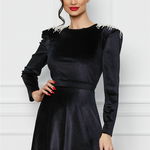 Rochie Dy Fashion neagra din catifea cu franjuri la umeri, 