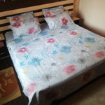 Lenjerie pentru pat dublu cu 2 fete, din finet de calitate superioara, 6 piese, Gri si flori desenate, Relax Store