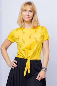 Tricou scurt, galben, din bumbac cu nod in fata si imprimeu girafe portocalii, Shopika