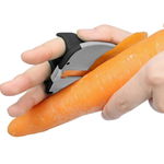 Peeler legume cu maner ergonomic si suport pentru degete, 6,5x6cm, Quttin, 