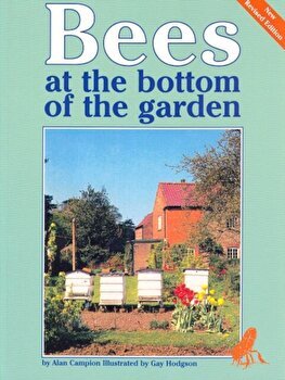 Bees at the Bottom of the Garden, Paperback - Alan Campion