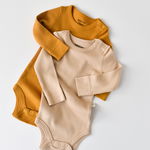 Set de 2 body-uri cu maneca lunga din bumbac organic si modal - Mustar/Somon BabyCosy (Marime: 0-3 Luni)