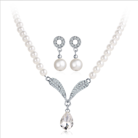 Set de bijuterii format din colier cu pandantiv ?i cercei cu cristale ?i perle, 3 piese, Neer