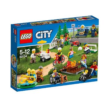 LEGO - City Town - Distractie in parc - Oamenii orasului - 60134, LEGO