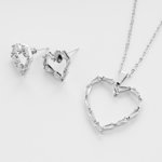 Set argintiu format din colier si cercei cu forma de inima cu pietricele alb-argintii din cubic zirconia, Shopika