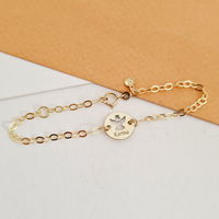 Bratara personalizata - Banut 10 mm - Inger pazitor decupat cu aripi deschise - Aur Galben 14 K - Cu lantisor fata/baiat, Chic Bijoux