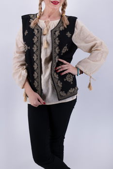 Vesta brodata cu model traditional Alina 12, Magazin Traditional