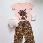 Pijama dama ieftina bumbac cu pantaloni lungi maro animal print si tricou roz cu imprimeu HK