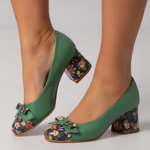 Pantofi verzi cu insertii florale pe toc,varf si fundita in fata