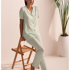 Sofiaman, Pijama din amestec de bambus cu decolteu in V si pantaloni scurti, Verde persan, S Sofiaman, Pijama din amestec de bambus cu decolteu in V si pantaloni scurti, Verde persan, S