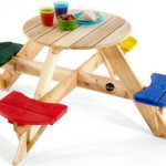 Masa de joaca din lemn cu scaune colorate pentru 4 copii PlumMasa de joaca din lemn cu scaune colorate pentru 4 copii Plum, Plum