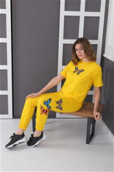 Compleu Dama sport casual galben compus din tricou si pantaloni de trening cu imprimeu fluturi TND020, 