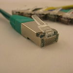 Cablu de corecție NetRack RJ45, manta turnată, cat. 5e FTP, 3 m verde (BZPAT3FG), NetRack