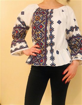 Bluza stilizata cu motive traditionale Daniela 3, Ie Traditionala