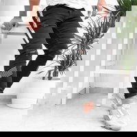 Pantaloni moderni pentru barbati, sfa?iati ?i elastici, mulati, pe negru, Neer