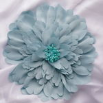 Brosa floare bleu cu multe petale si diametru de 20 cm, cu clips pentru par, Shopika