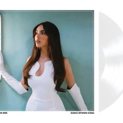 Madison Beer - Silence Between Songs (White Vinyl) Madison Beer - Silence Between Songs (White Vinyl)