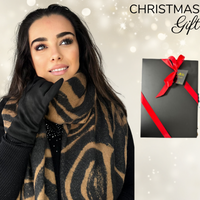 Cadoul perfect de Craciun set 2in1 cu manusi si esarfa animal print maro 50276M