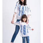 Set bluze traditionale cu broderie inflorata albastra pentru mama si fiica