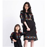 Set rochii pentru mama si fetite tip ie traditionala din bumbac negru cu broderie florala multicolora, Haine de vis