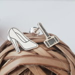Cercei asimetrici - pantof si ciocan judecatoresc - Argint 925, surub, Chic Bijoux