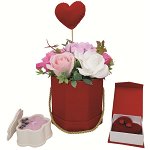 Set cadou pentru ea, 3 piese, ghiveci cu flori de sapun, lumanare cu petale de lavanda si brosa realizata manual in Romania - ILIF1026