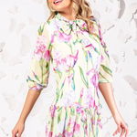 Rochie Pretty Girl galbena din voal cu print floral si guler tip esarfa