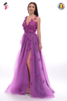 Rochie lunga din tull fin cu aplicatie de flori 3D