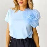 Tricou din bumbac Lizea, cu accesoriu floral bleu din organza, Albastru deschis, FashionForYou