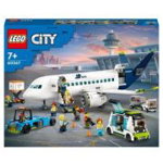 LEGO City. Avion de pasageri 60367, 913 piese, 
