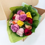 Buchet de 15 trandafiri multicolori in cutie, Floria