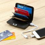 Portofel pentru carduri cu protectie RFID si baterie externa 2500 mAh, Sbanket, InnovaGoods, 11.3 x 7 x 1.6 cm, negru, InnovaGoods