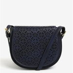 Geanta crossbody bleumarin cu model perforat pe clapa - Bessie London